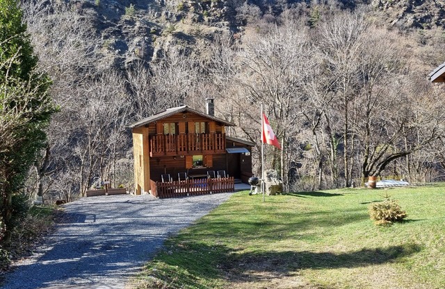 Détendez-vous Dans ce Chalet Unique et Tranquille à la Montagne .calme Assuré