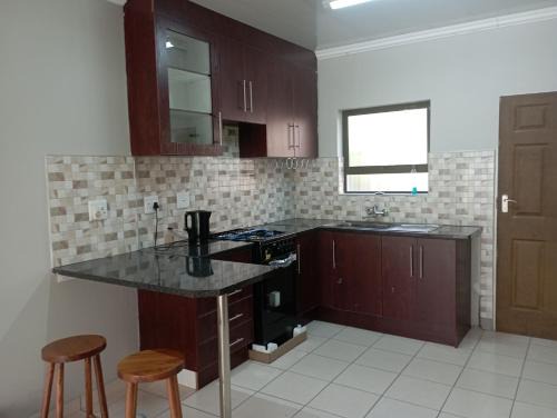 D'lite guesthouse - near Carnival City