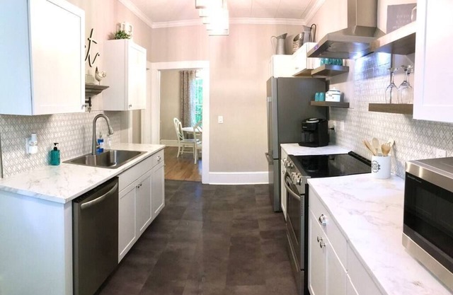 D-Liteful Stay in Downtown Newton
