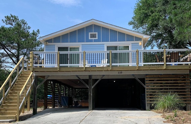 D110- Large Private Saltwater Pool, 3 Bedrooms and Only 600 Yards to Beach!