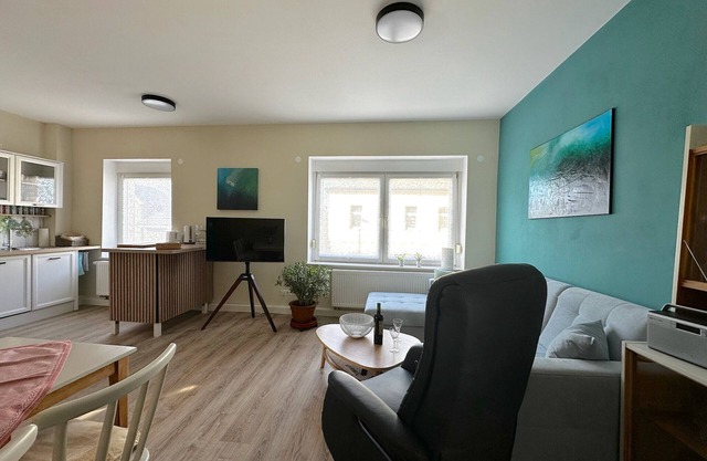 Dahlen vacation apartment with family-friendly garden