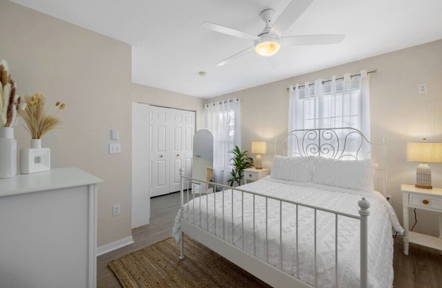 Daisy House: Downtown Cedar Key. Walk to everything!