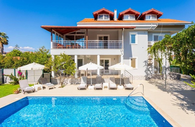 Daisy Villa - Five Bedroom Villa, Sleeps 10