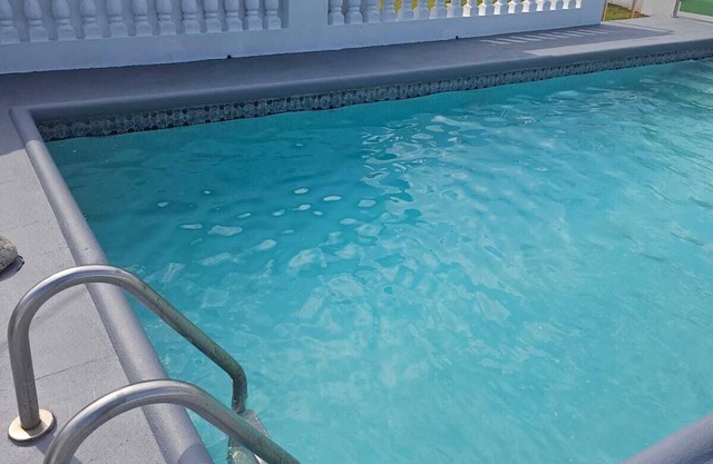 Dalkeith Greathouse-Saltwater Pool ,Lush Gardens & Free Wifi Available