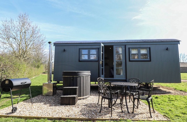 DANDELION, family friendly, country holiday cottage in Waltham