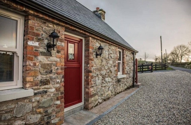 Dan’s Wee Cottage - Slieve Croob, Dromara (hot tub included in price)