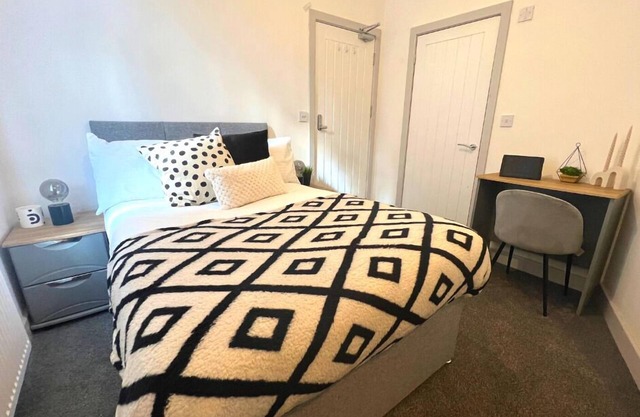 Darlington Suites Double Room with En-Suite in WN1