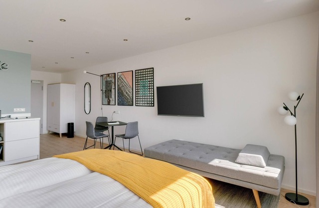 Darmstadt Wilhelminenstr | Suite L + Seating Area