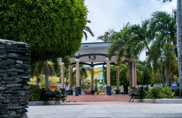 Dashari room C2-1 Close to the boardwalk and 10 minutes from the beaches.