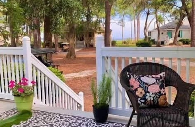 Daufuskie Island Beach Cottage with Yard