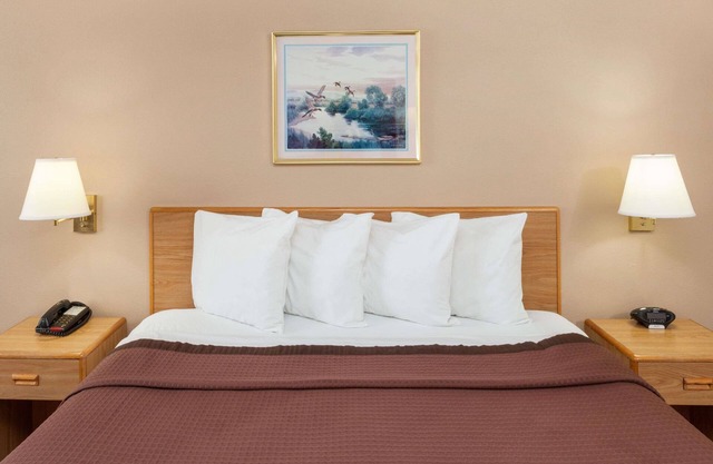 Days Inn by Wyndham Charleston
