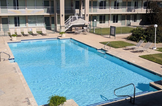 Days Inn by Wyndham Seguin TX