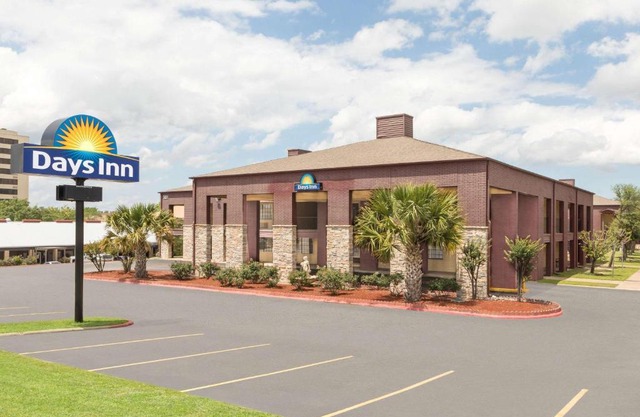 Days Inn by Wyndham College Station University Drive