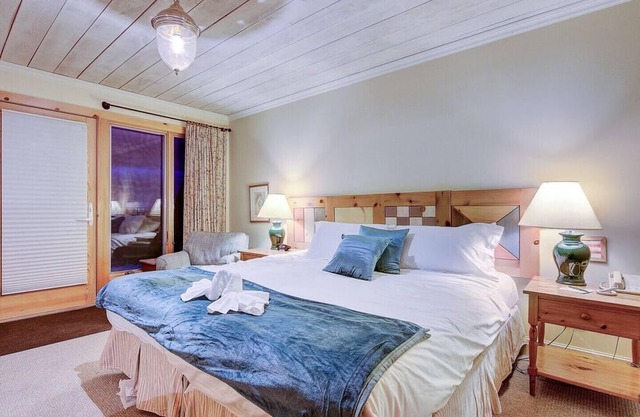 Dazzling waterfront suite at Jackson point (Lakeside)