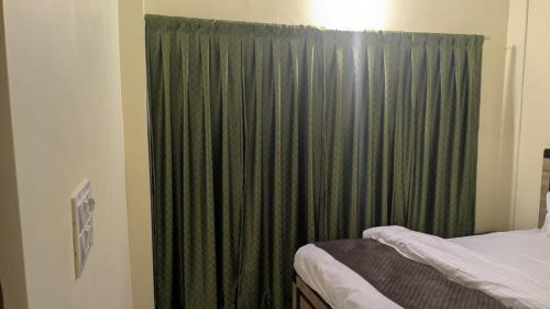 De Anmol Suites