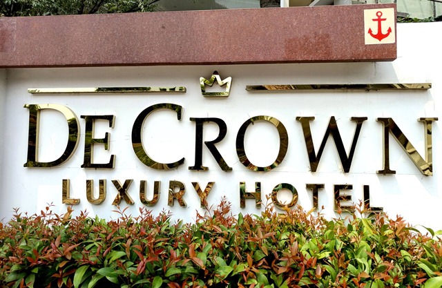 DE CROWN LUXURY HOTEL