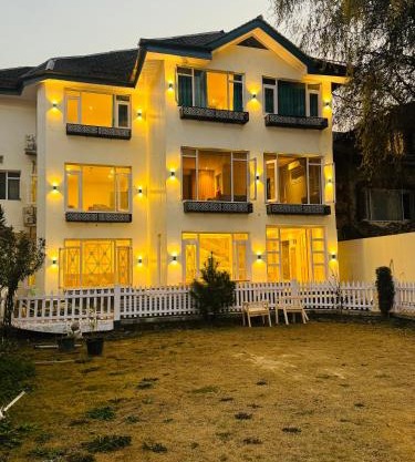 De Elaaf (The Luxury Stay)