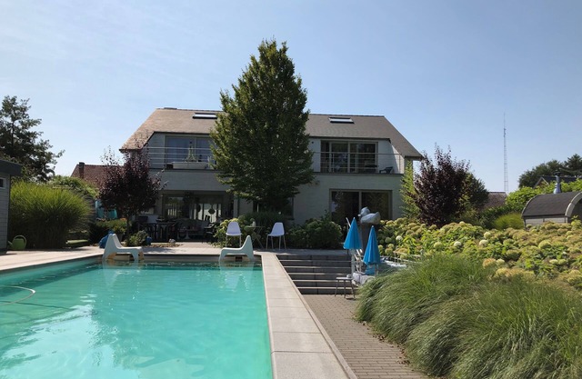 De Witte Merel holiday villa with glamping and wellness.