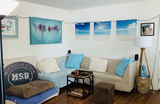 December & January Rental in Amazing Location in Historic Hollywood