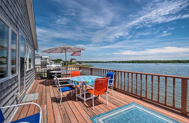 Deck and Beach Access Waterfront Cape Cod Cottage