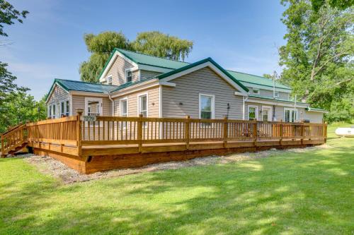 Deck and Hot Tub Pet-Friendly Seneca Lake Home!