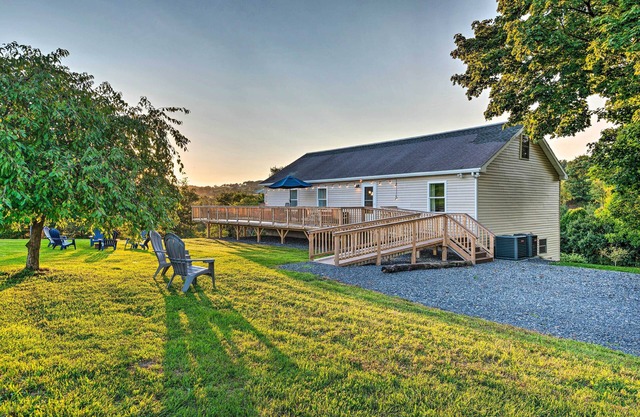 Deck & Game Room: Home in Pennsylvania Countryside