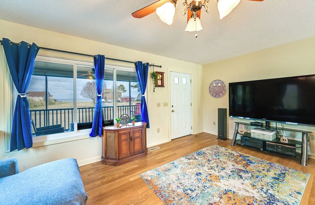 Deck + Water Views: Pungo River Retreat!