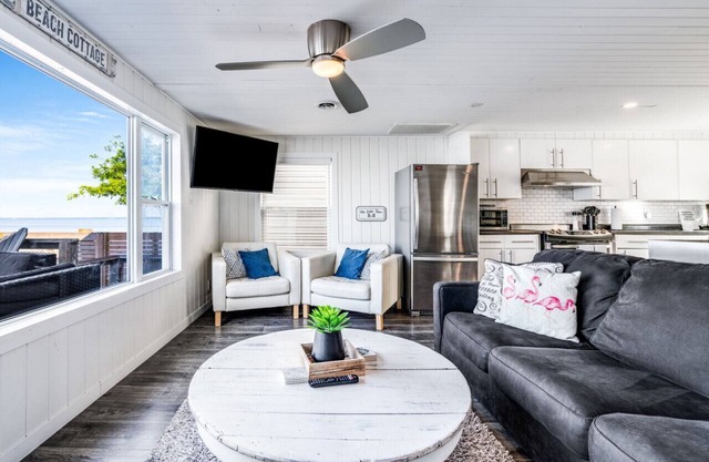 Decked Out · Beachfront, Hot tub, Sunsets, Moonlight, Romance,