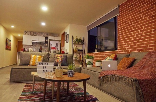 DECORATED AND EQUIPPED TO HAVE THE BEST REVIEW