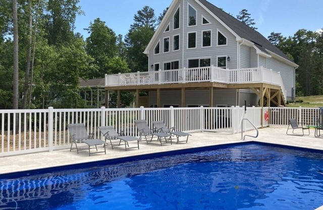 Deep Water, Heated Pool, Firepits, Deep Water, Kayaks, Pool Table, Sundeck