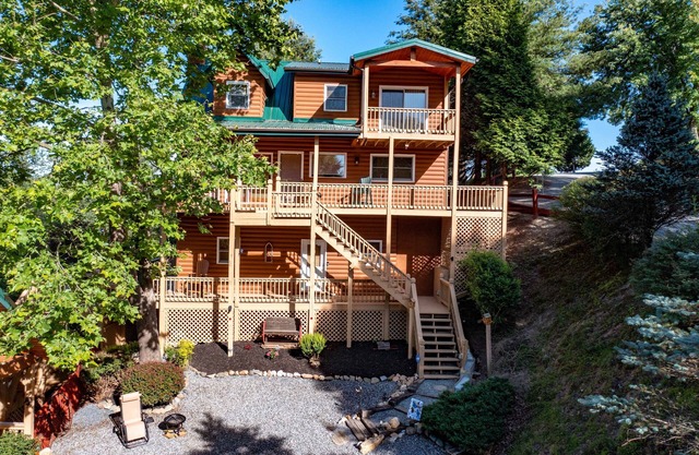 Deer Crossing Cabin: Gorgeous Mountain/Valley Views,