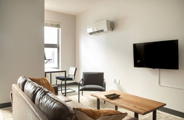 Deer District Studio Apt JC4 - One Block from Fiserv and Baird