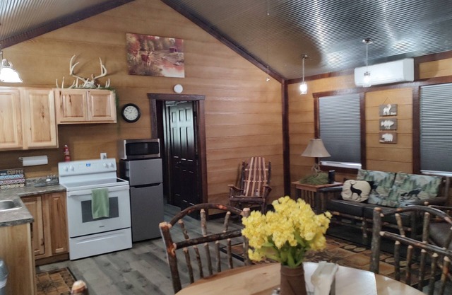 Deer Lodge (Secluded in Amish Country and peaceful)
