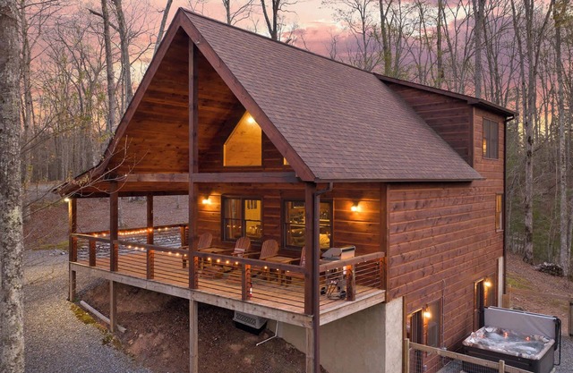 Deer Run I Dog Friendly~Hot Tub~Fire Pit~Sleeps 6