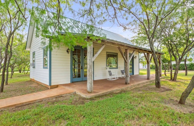 Deerfield Countryside Cottage