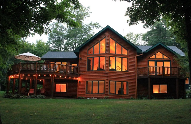 Deerwood Cabin: Quiet Rustic Lakeside Luxury [Sleeps 11]