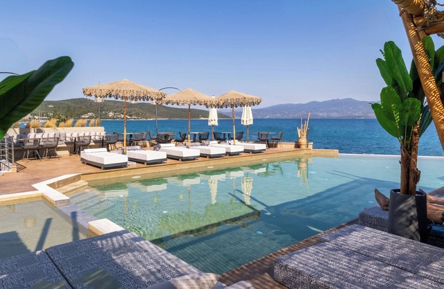 DEL MARE SUITES