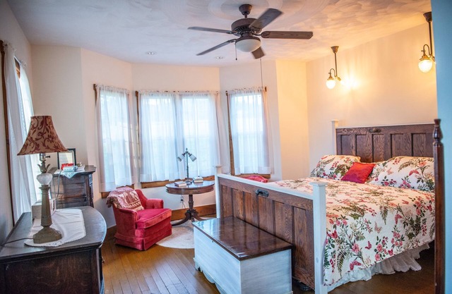 Delaine Room - The Farmhouse Bed & Breakfast at Maple Bottom Farm