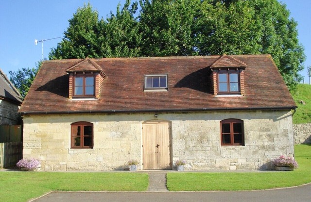 Delightful 18th Century Converted Stables in quiet location with nearby footpath