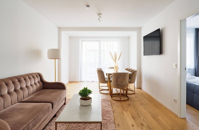 Delightful 2-bedroom apartment with balcony, grill and WiFi in charming Vienna