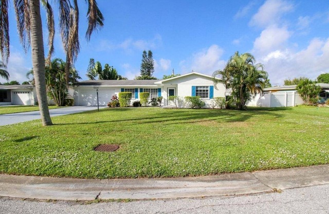 Delightful 2 BR/2 BA Home in West Bradenton - Sans Souci