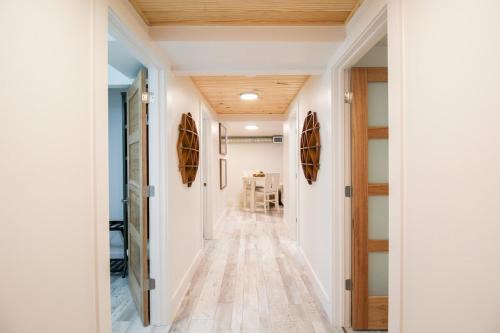 Delightful 2 BR Downtown Sarasota Condo - The White Pearl