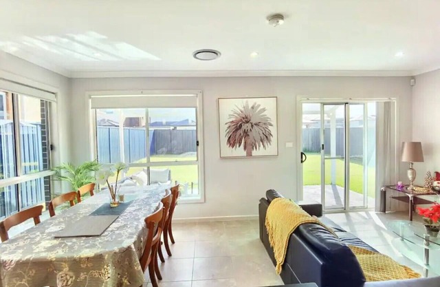 Delightful 2-level home in Bardia
