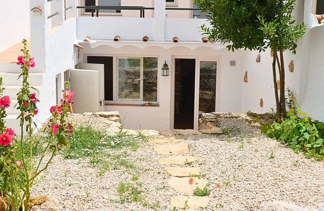 Delightful 3-bedroom townhome in Alfarnate