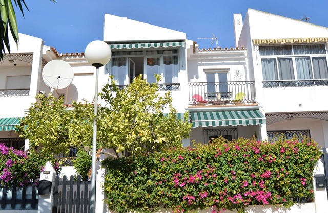 Delightful 3 bedroomed south facing house