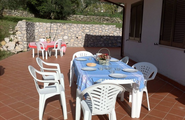 Delightful country cottage with sea view near Formia, between Rome and Naples