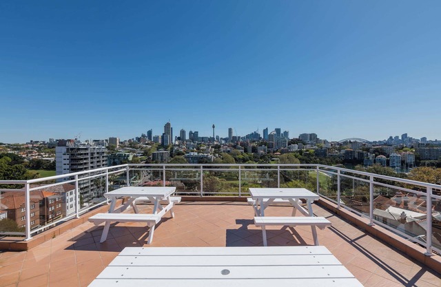 Delightful Darling Point Studio w Stunning Rooftop
