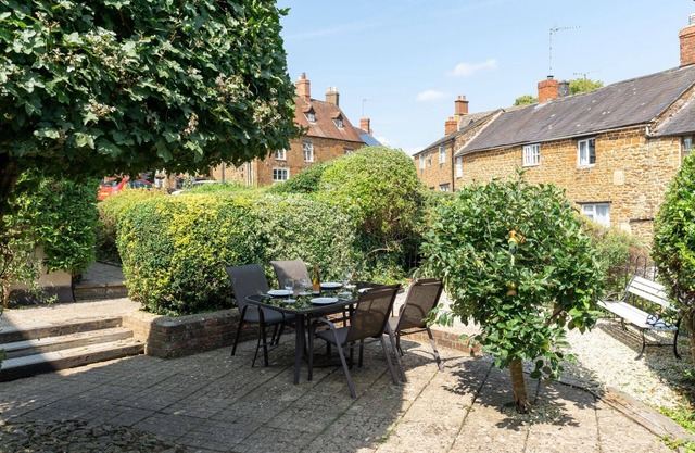 Delightful dog-friendly cottage - Orchard Cottage, Hook Norton