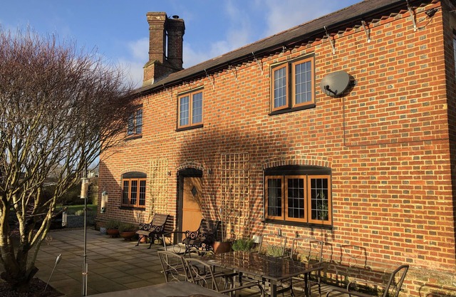 Delightful New Forest cottage with hot tub and direct forest access, sleeps 8