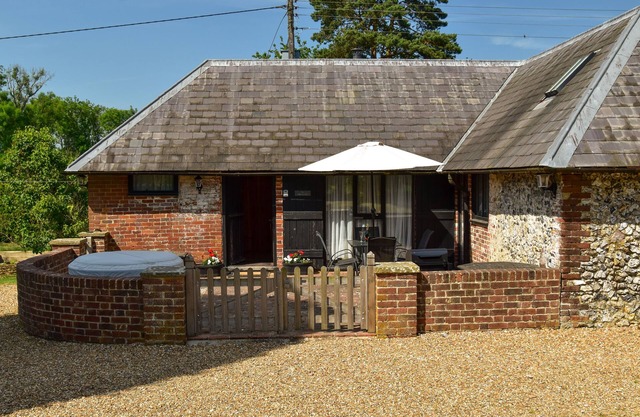 Delightful Pet and Family Friendly 2 bedroom Cottage in Challock, Kent